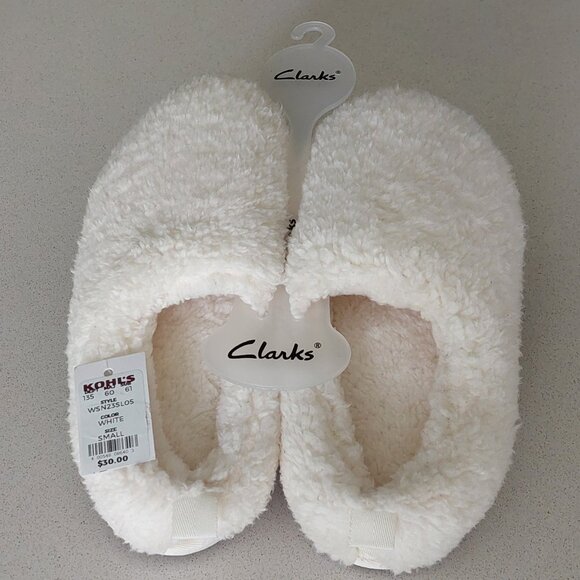 NEW Clarks White Fuzzy Slip-In Women's Slippers Size Small 6/7 - Picture 1 of 7